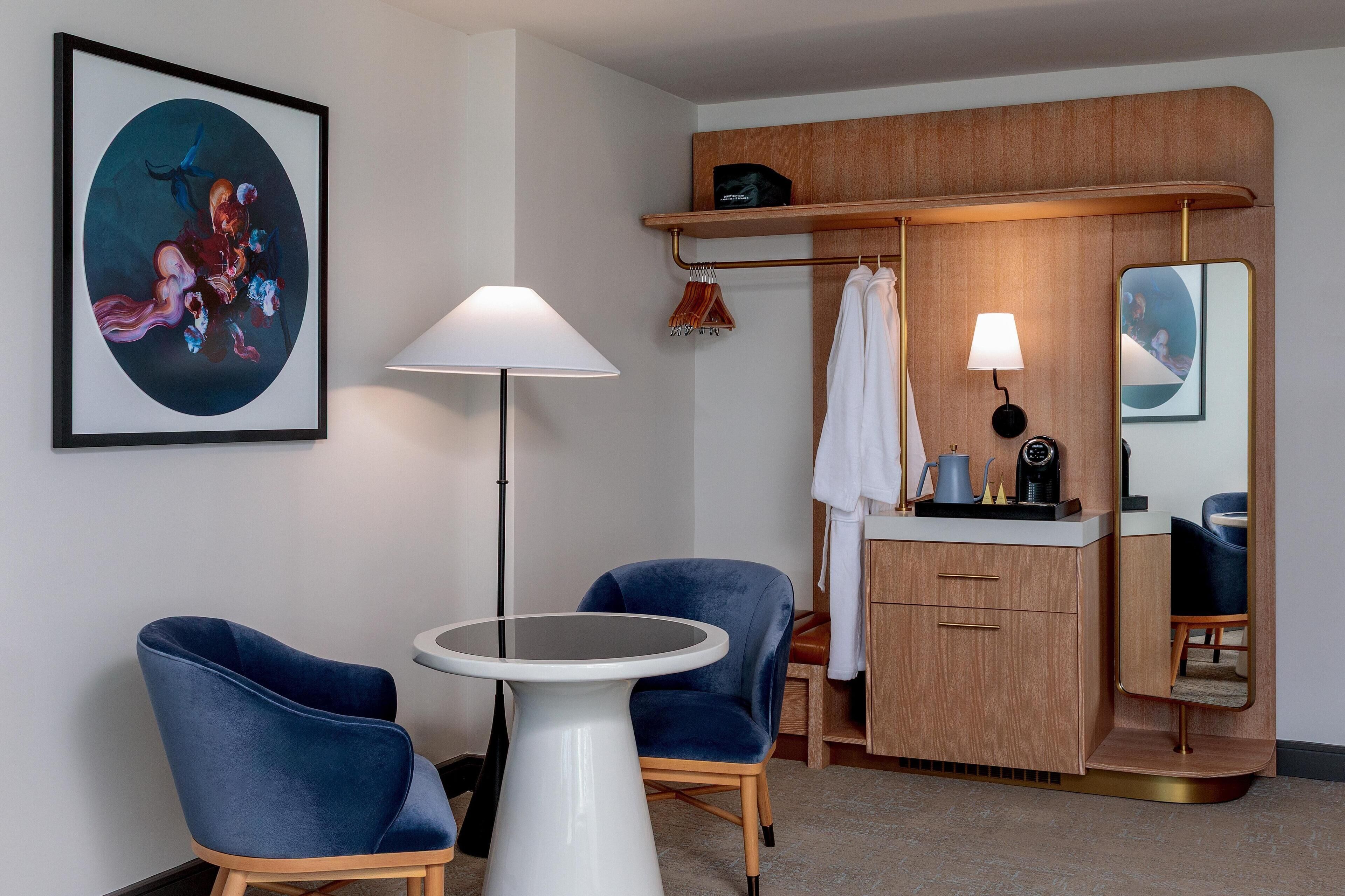 Premium bedding, in-room safe, desk, laptop workspace
