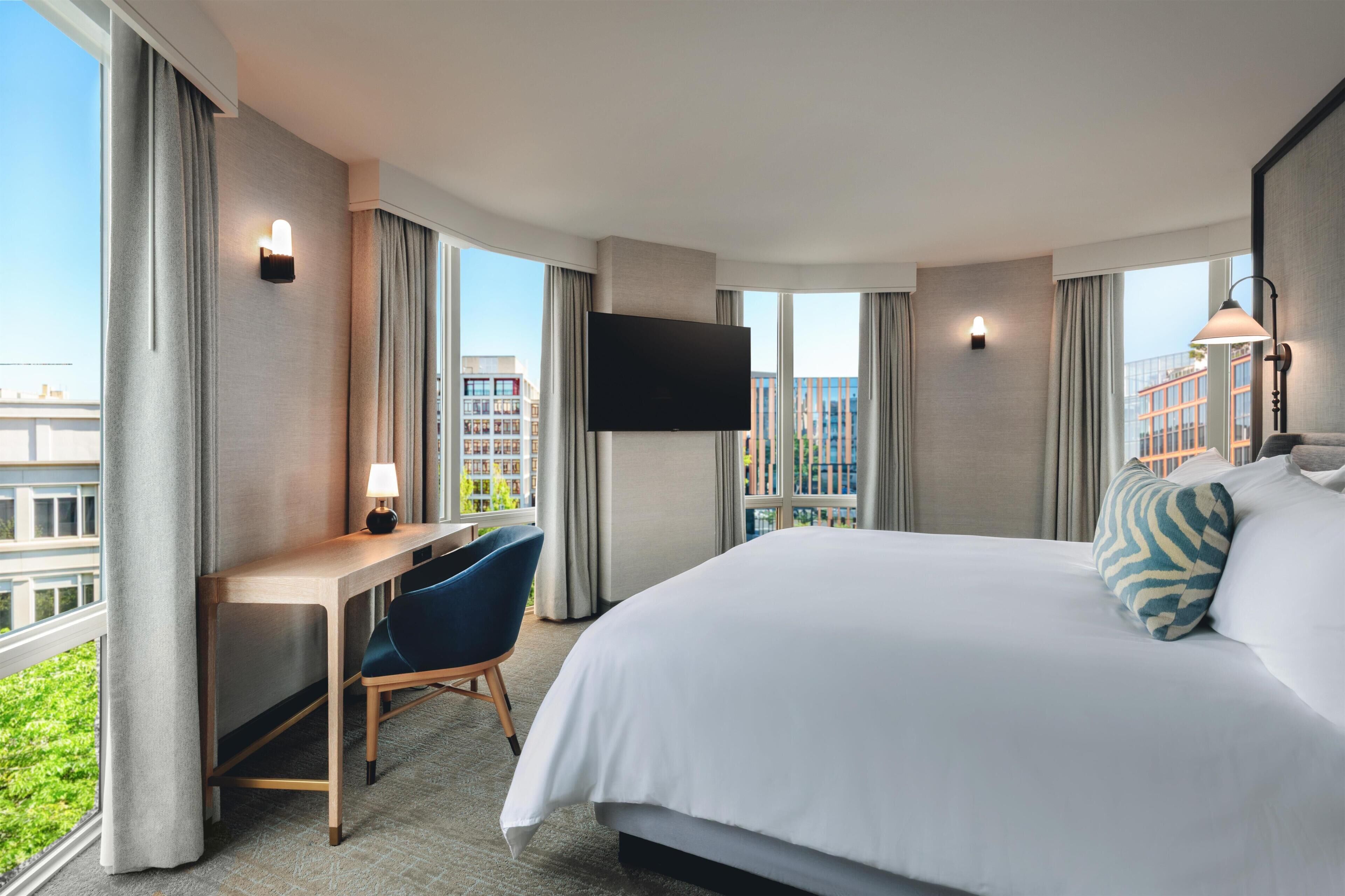 Suite (Monument Suite) | Premium bedding, in-room safe, desk, laptop workspace