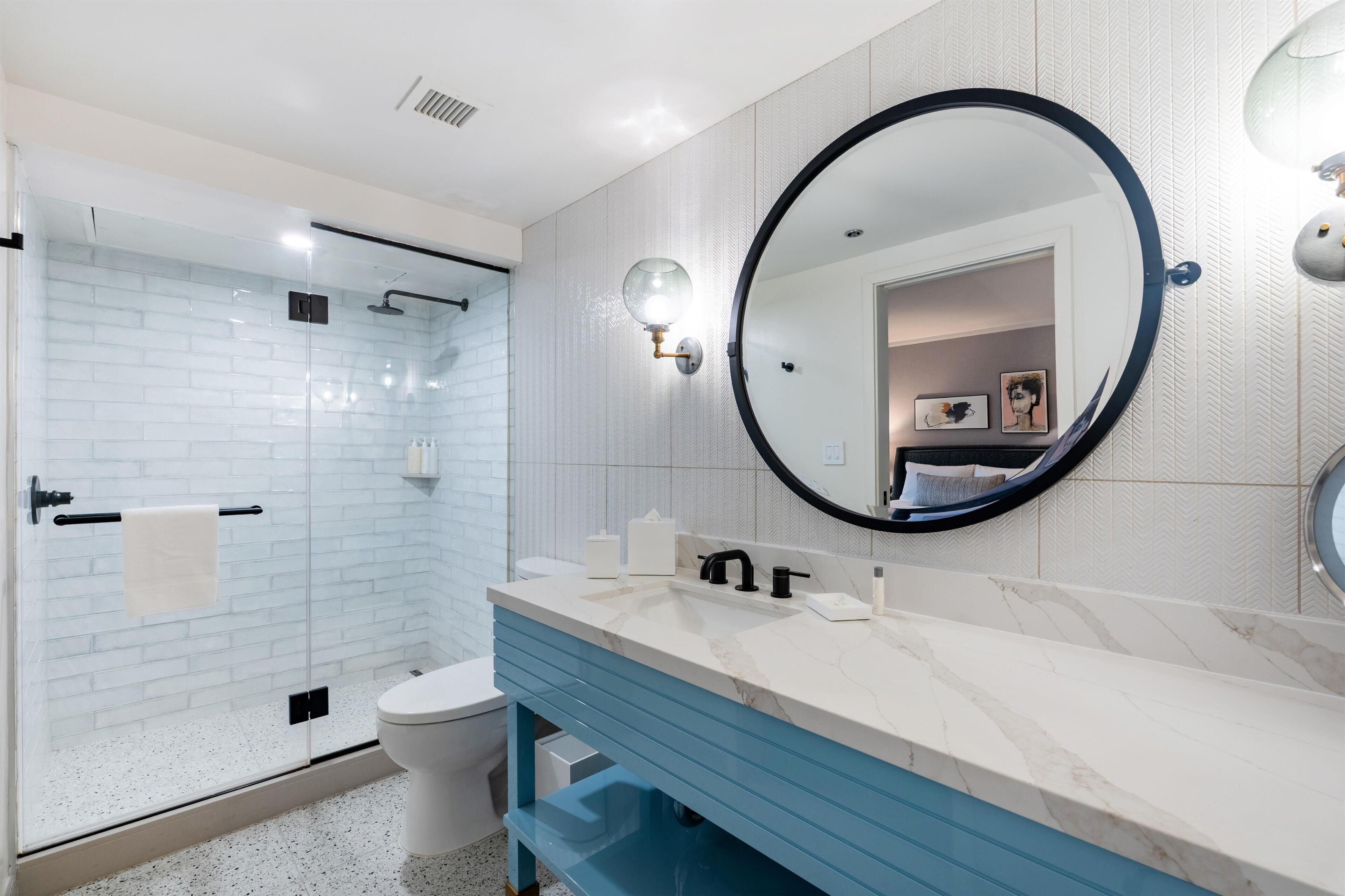 Premium bedding, in-room safe, desk, laptop workspace