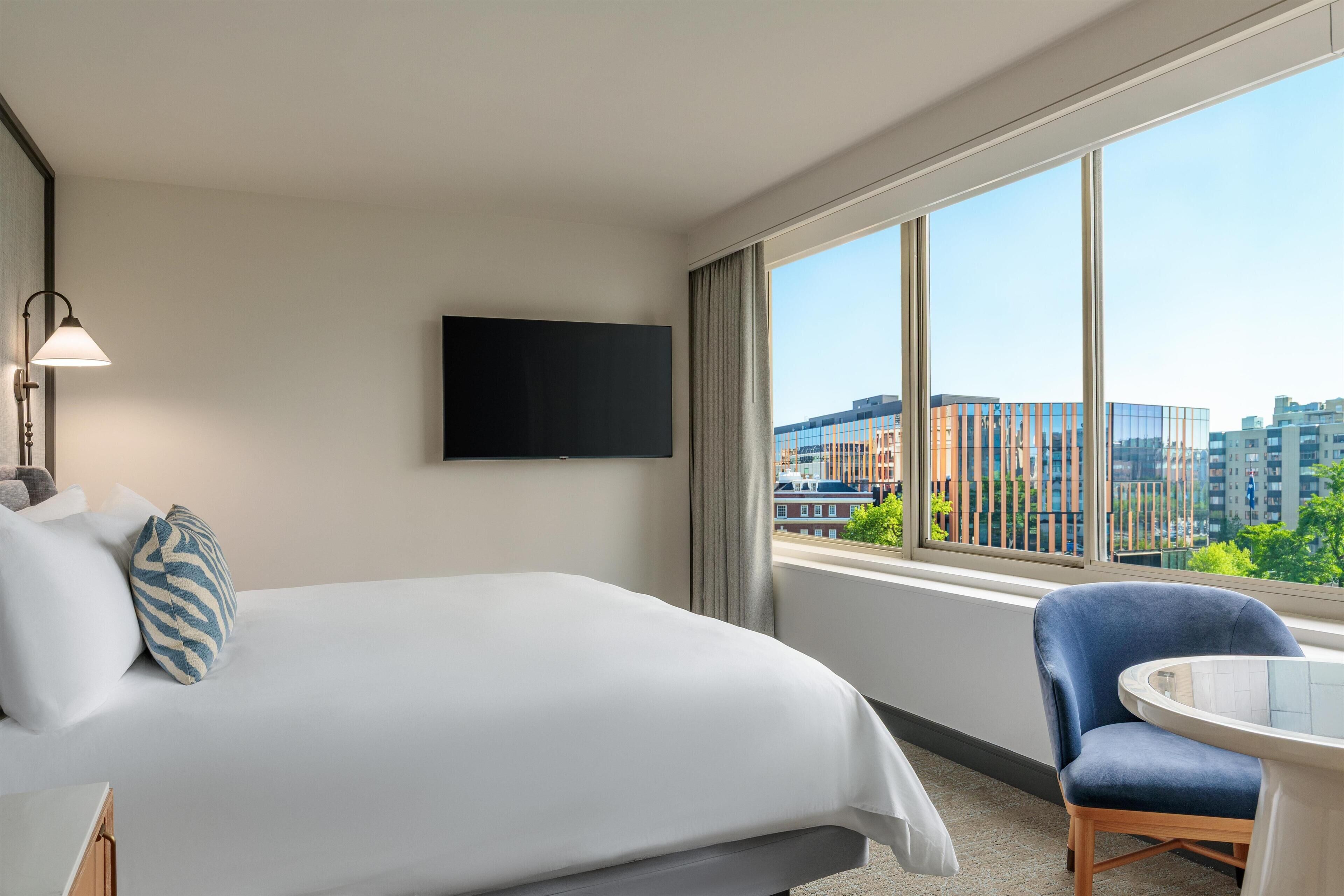 Habitación Deluxe, 1 cama King size | Ropa de cama de alta calidad y caja de seguridad en la habitación 
