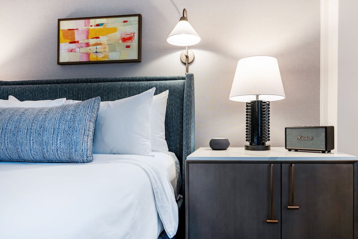 Premium bedding, in-room safe, desk, laptop workspace