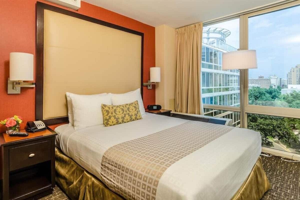 Premium bedding, in-room safe, desk, laptop workspace