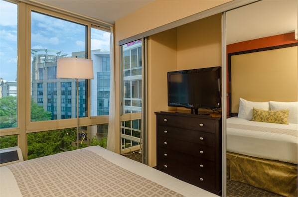 Premium bedding, in-room safe, desk, laptop workspace