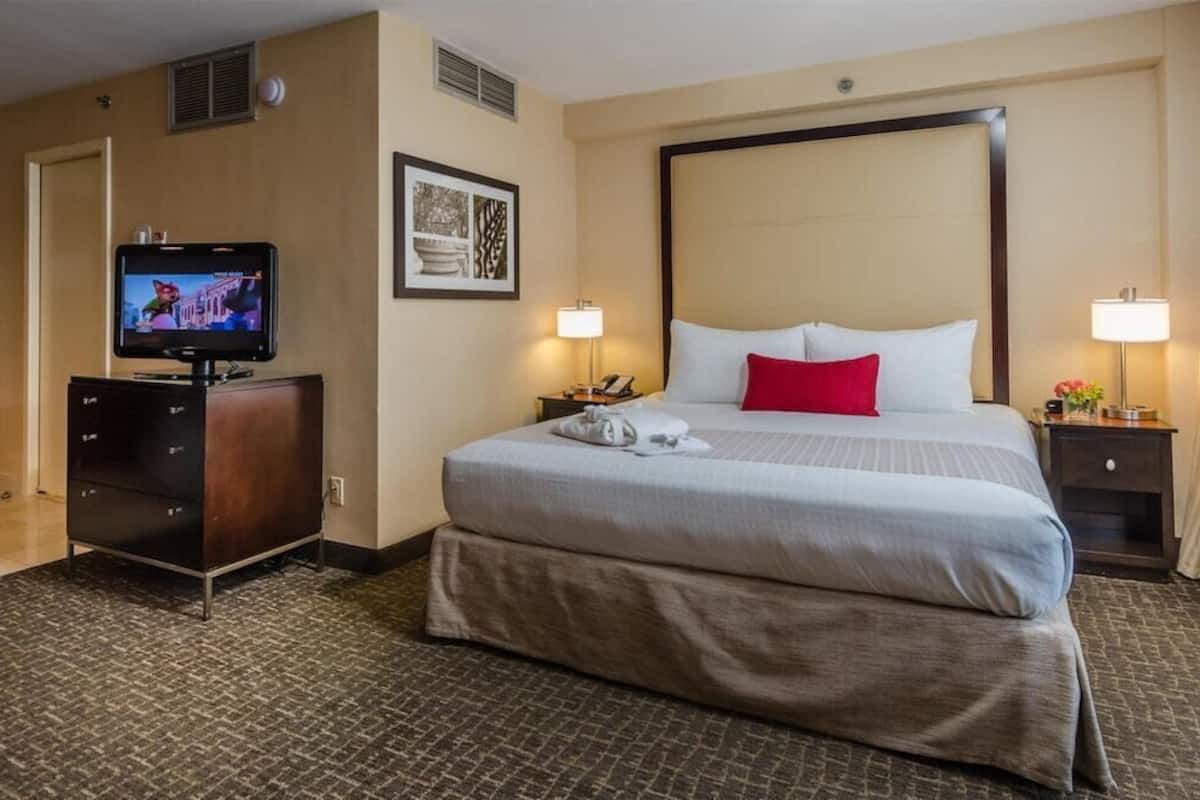 Premium bedding, in-room safe, desk, laptop workspace