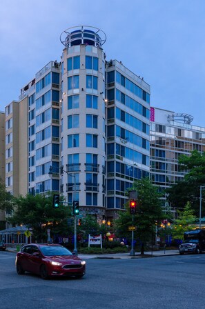 Exterior detail - Beacon Hotel & Corporate Quarters (Washington)