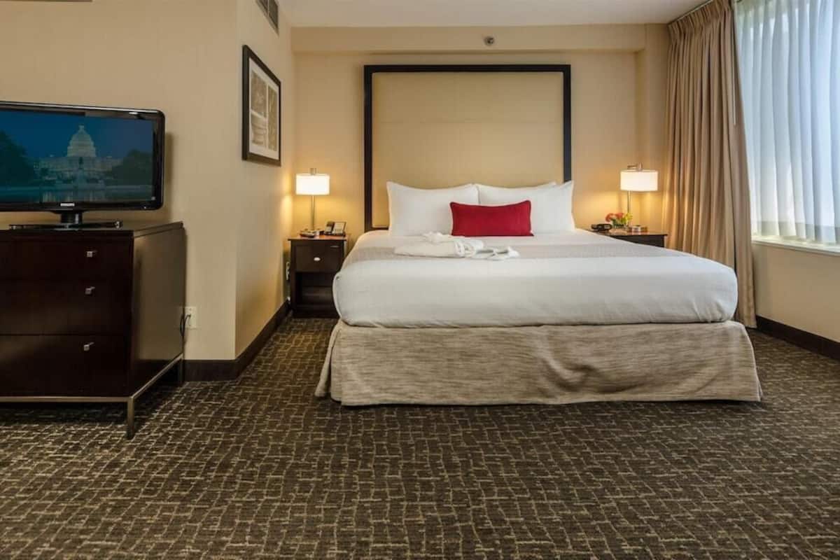 Premium bedding, in-room safe, desk, laptop workspace