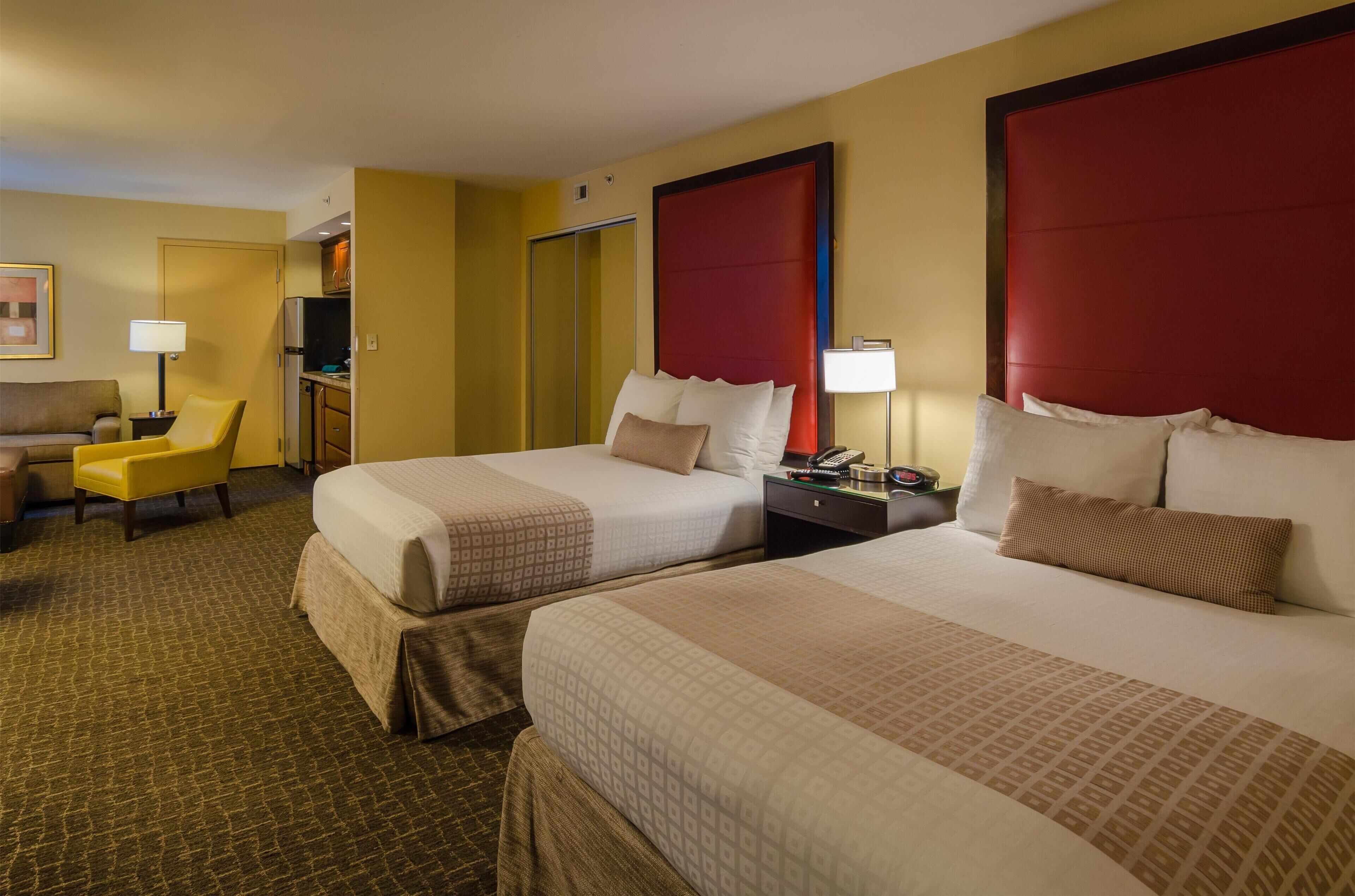 Apartment (Style Double Double Suite Full Kitchen) | Premium bedding, in-room safe, desk, laptop workspace