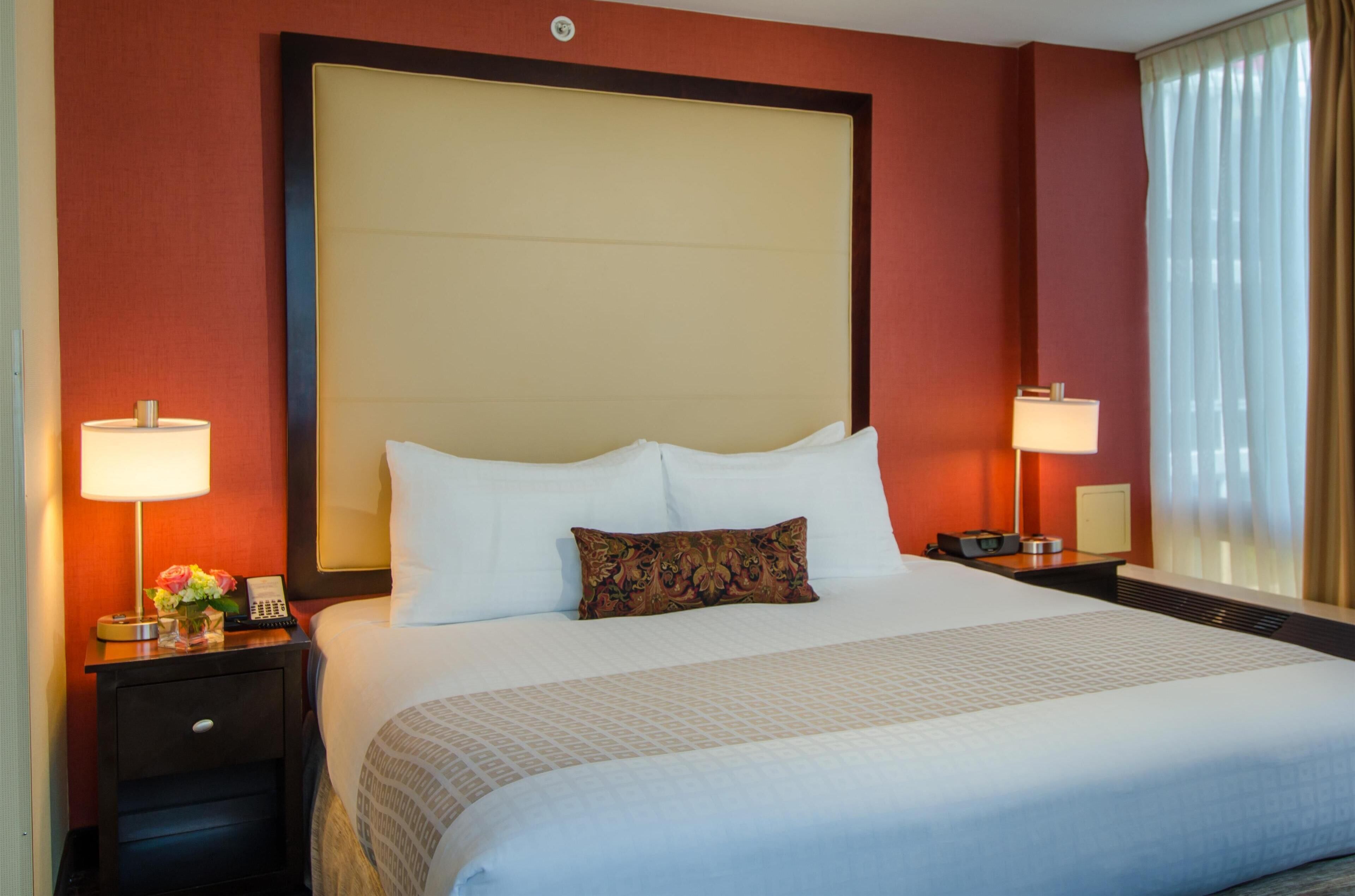 Deluxe Room, 1 King Bed | Premium bedding, in-room safe, desk, laptop workspace