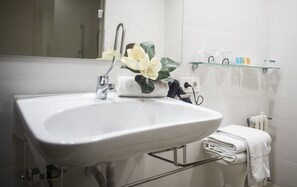 Badeværelse | Miljøvenlige toiletartikler, hårtørrer, bidet, håndklæder