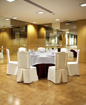 Buffet déjeuner (10 EUR par personne)