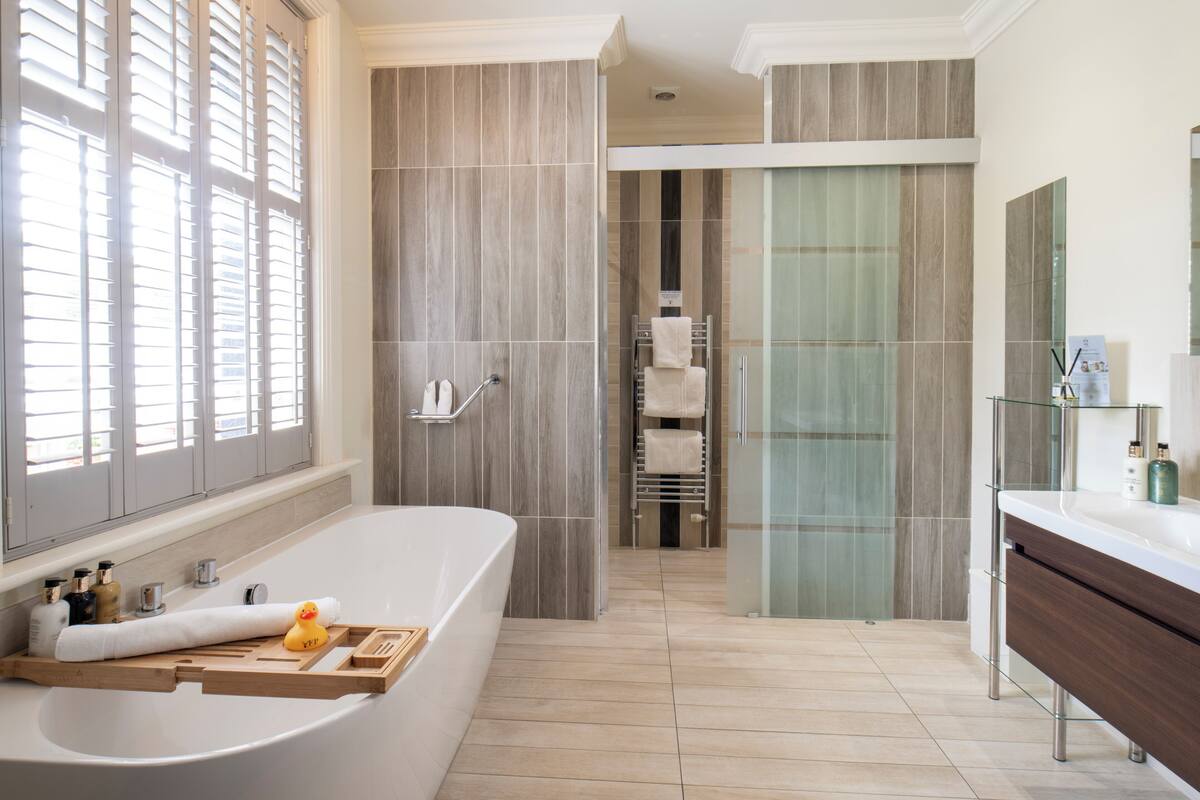 deluxe double room | bathroom | shower, eco-friendly toiletries, hair dryer, towels