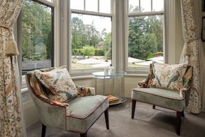 Deluxe Double Room | 1 bedroom, individually decorated, individually furnished, desk