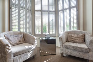 Deluxe Double Room | 1 bedroom, individually decorated, individually furnished, desk