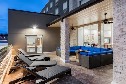 Holiday Inn Express & Suites West Plains Southwest by IHG