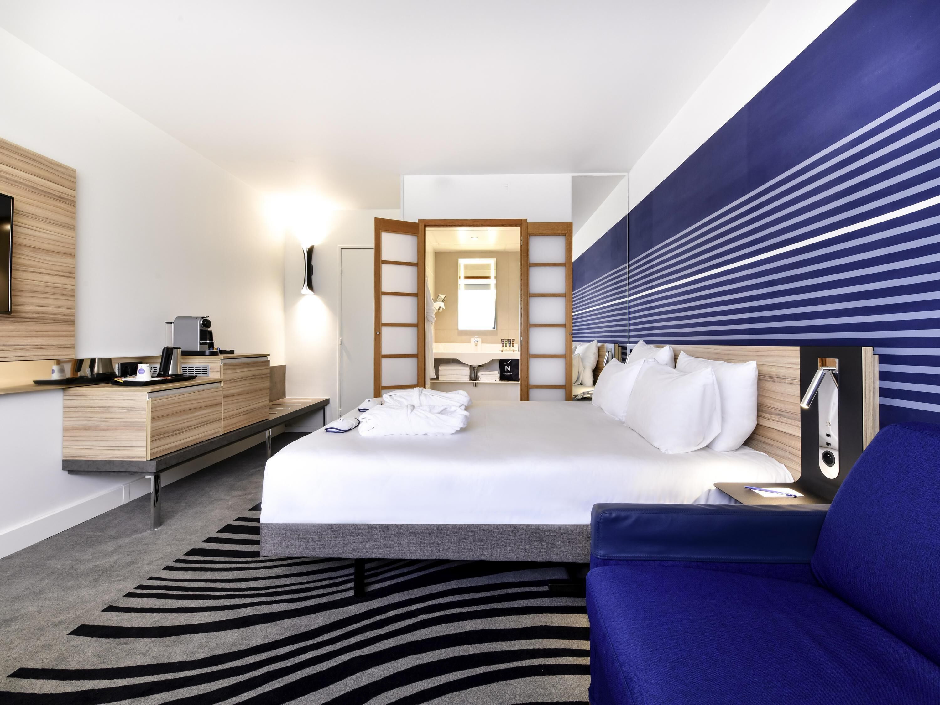 executive room, 1 double bed with sofa bed | minibar, in-room safe, desk, blackout curtains