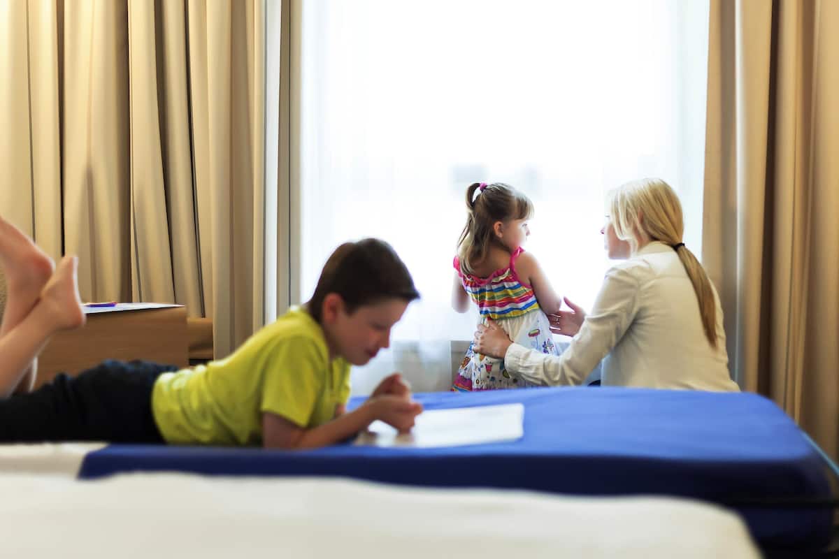 Tomannsrom – standard, flere senger | Minibar, safe på rommet, skrivebord og blendingsgardiner