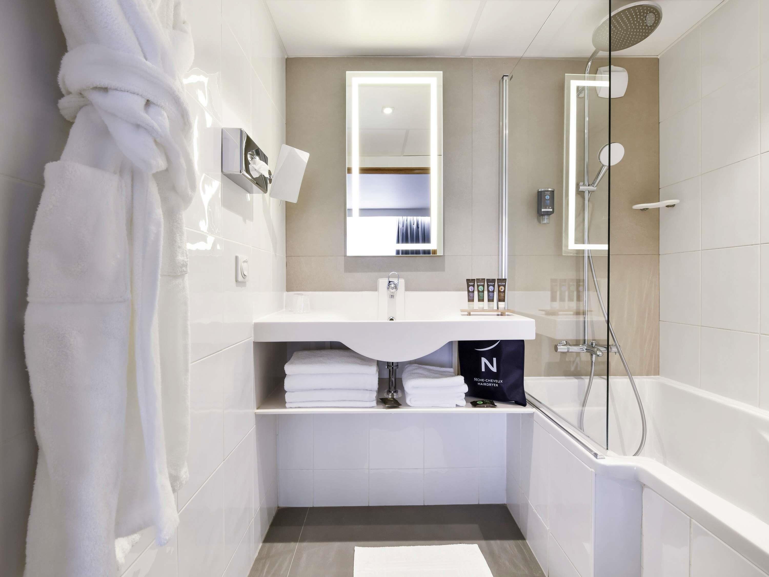 迷你吧、客房內保險箱、書桌、遮光布/窗簾