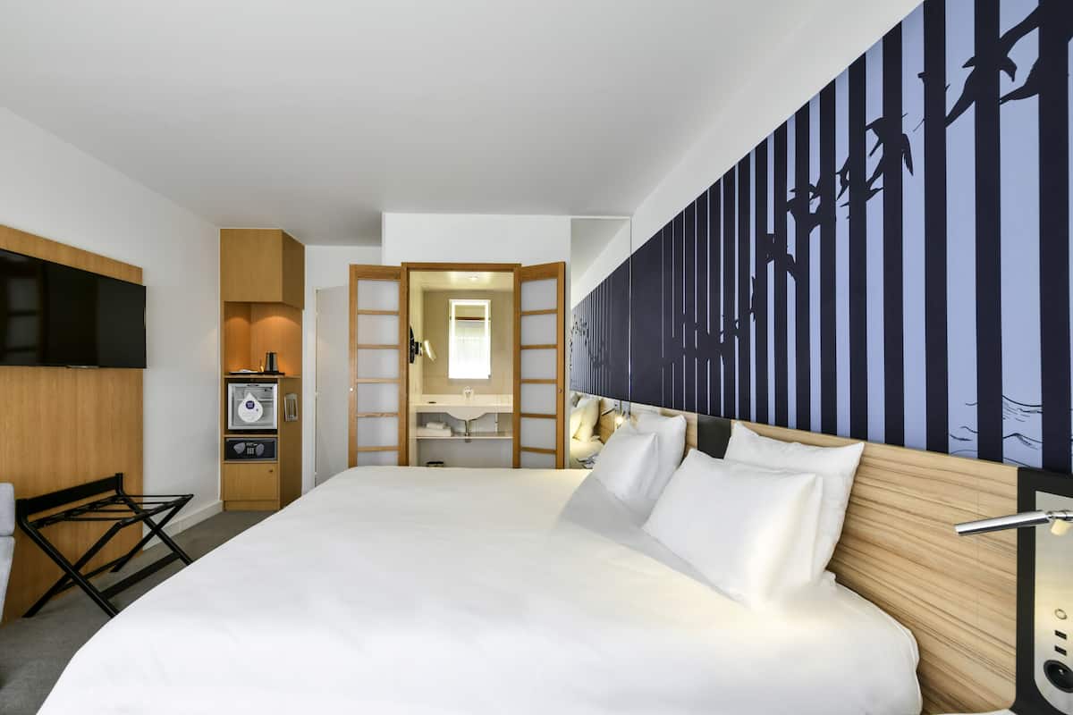 Minibar, in-room safe, desk, blackout curtains