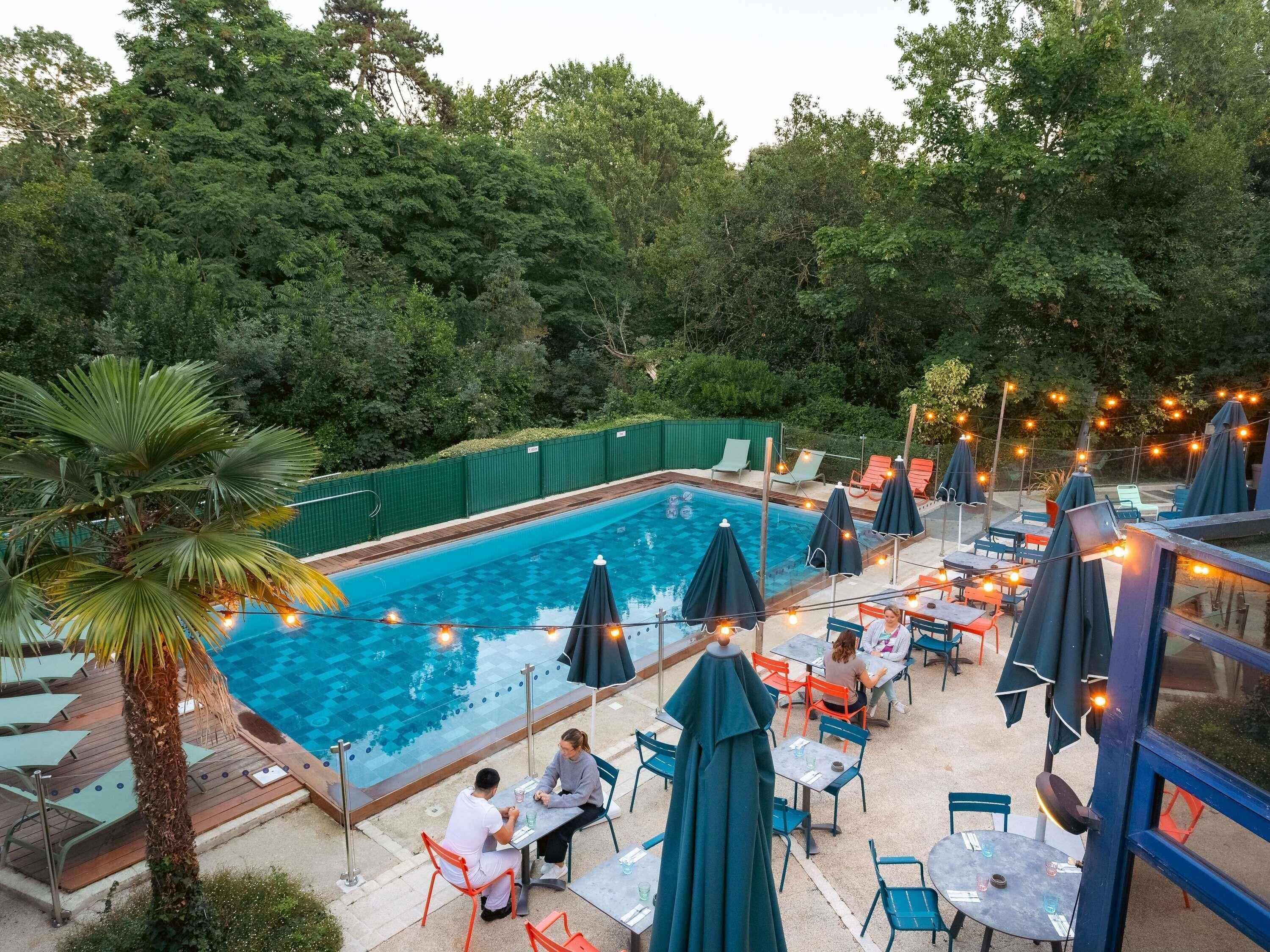 Abre todos los días (con vistas a la piscina)