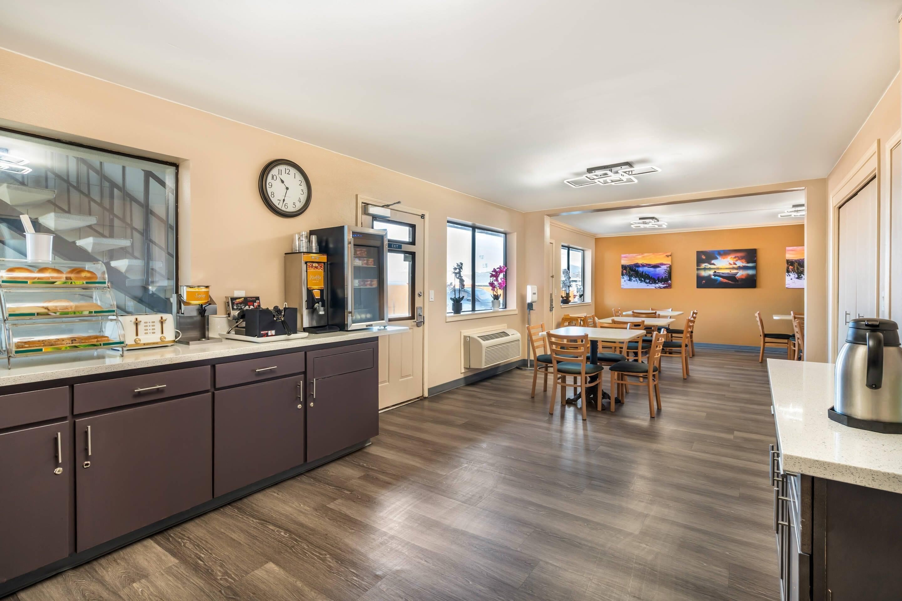 含每日吃到飽早餐