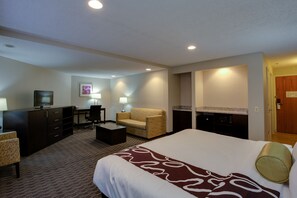 高級寝具、デスク、ノートパソコン用作業スペース、遮光カーテン