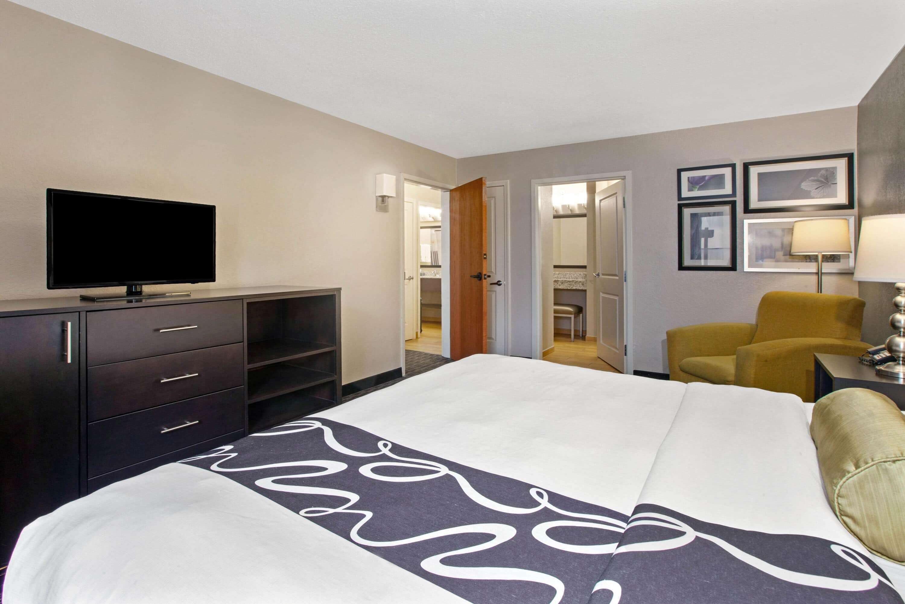 Suite, 1 Bedroom, Non Smoking | Premium bedding, desk, laptop workspace, blackout drapes