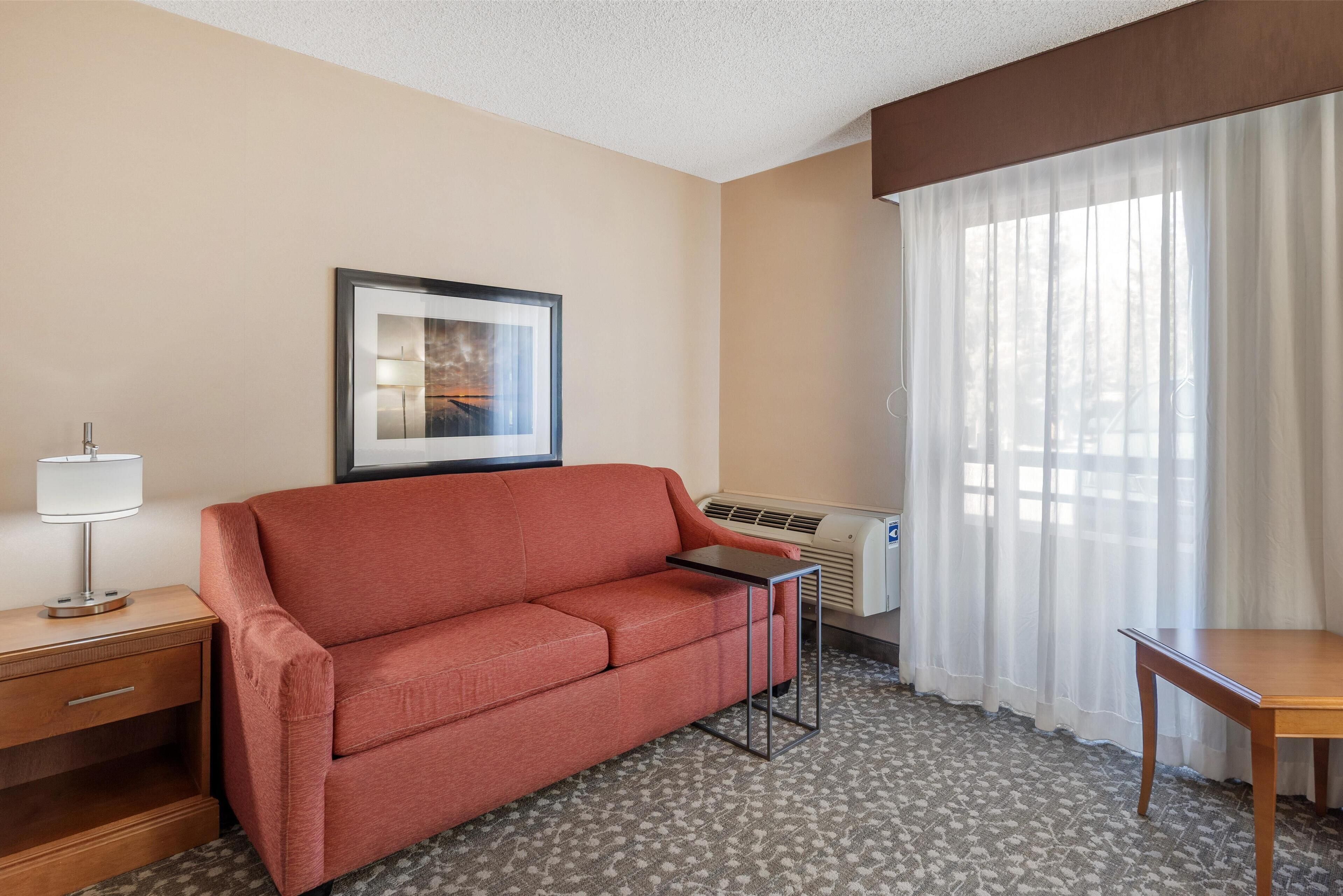 standard room, 1 queen bed, accessible, bathtub | in-room safe, desk, iron/ironing board, free cots/infant beds