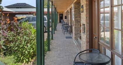 The Settlement Historic Hotel