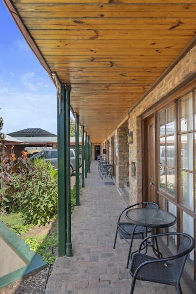 The Settlement Historic Hotel