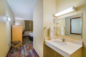 Room, 1 Queen Bed, Accessible, Non Smoking | Bathroom | Rainfall showerhead, eco-friendly toiletries, hair dryer, towels