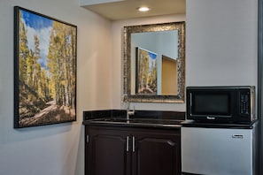 Presidential Suite, 1 King Bed, Non Smoking | In-room safe, desk, blackout drapes, iron/ironing board