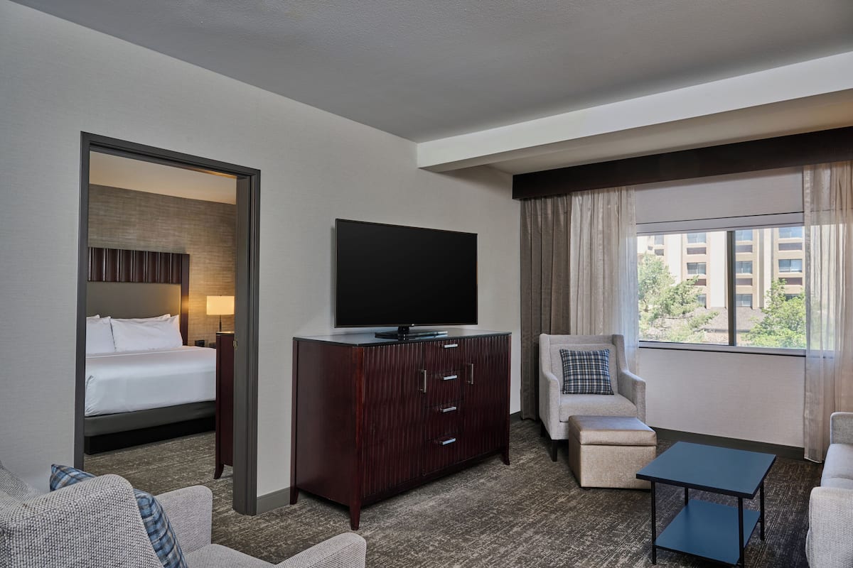 Presidential Suite, 1 King Bed, Non Smoking | In-room safe, desk, blackout drapes, iron/ironing board