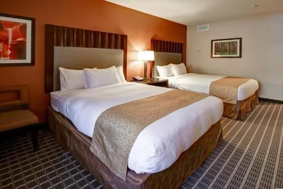 Caja de seguridad en la habitación, escritorio y cortinas blackout