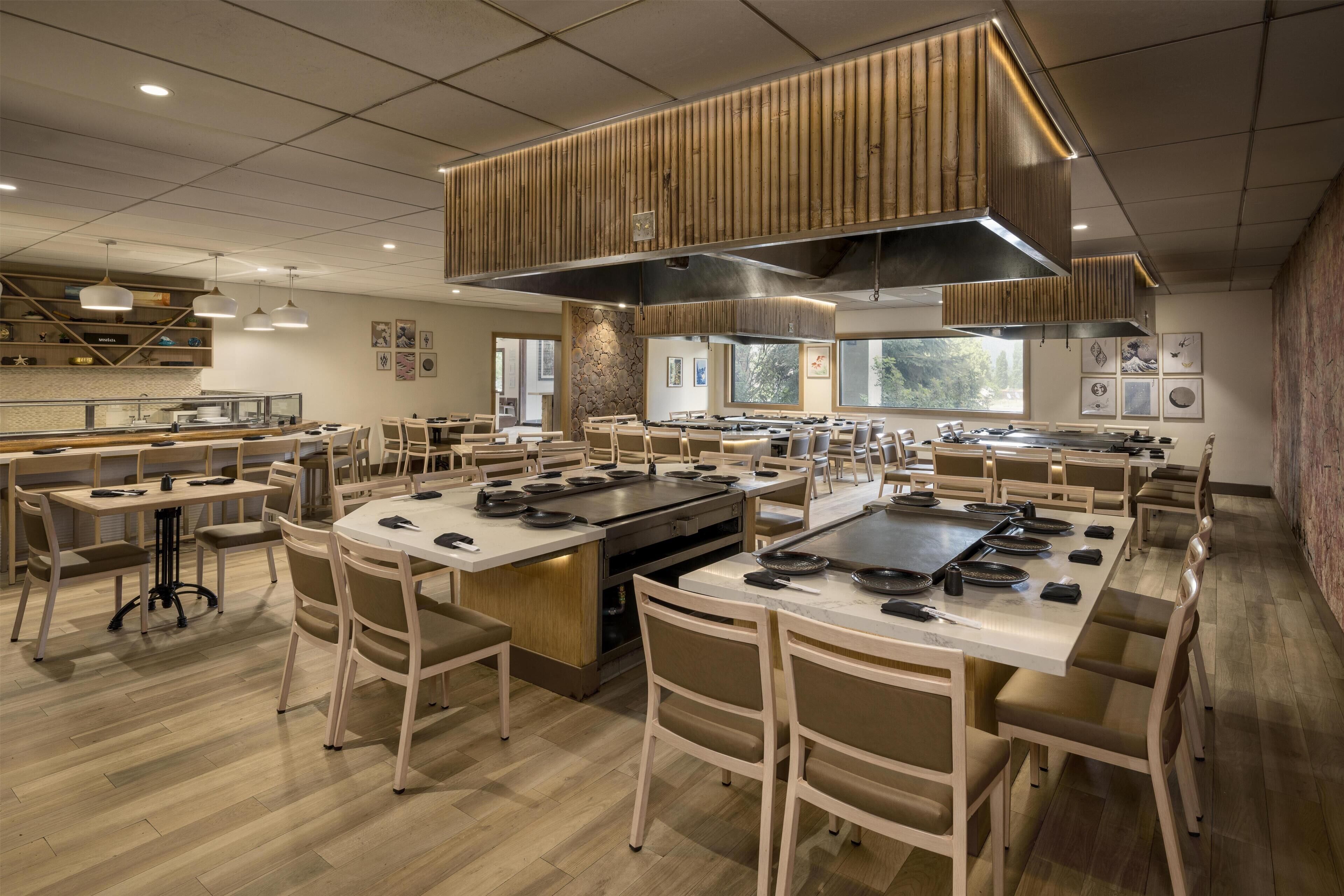 2 restaurantes; se sirven desayunos y cenas