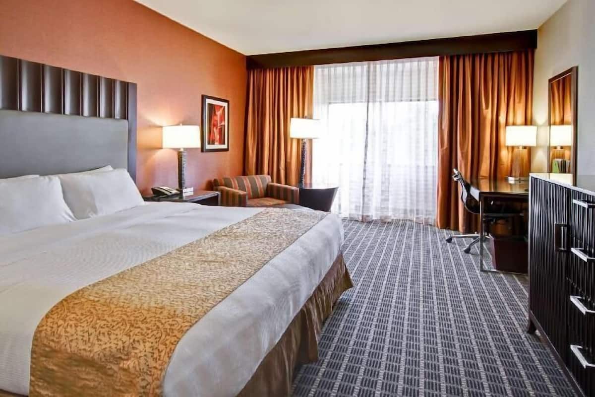 Caja de seguridad en la habitación, escritorio y cortinas blackout