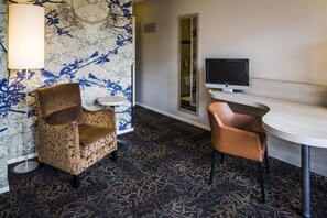 Standard Double Room | Living area | Flat-screen TV