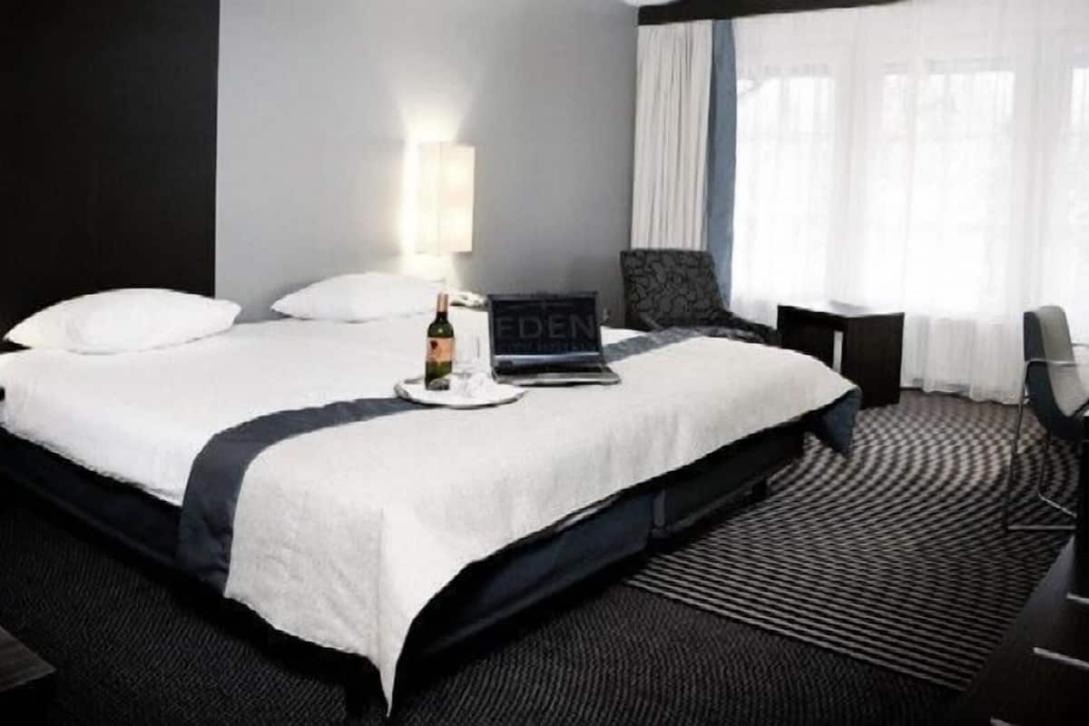 Bàn, bàn ủi/dụng cụ ủi quần áo, truy cập Internet không dây miễn phí