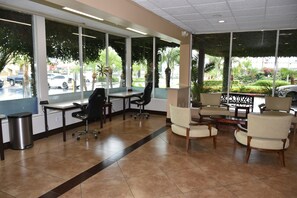 Área de estar no saguão