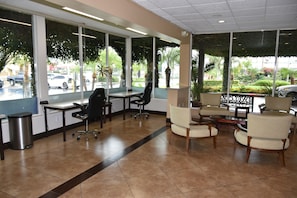 Área de estar no saguão