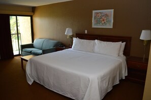 Executive Room, 1 King Bed, Balcony, Pool View