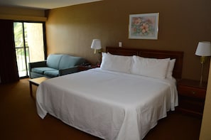 Executive-Zimmer, 1 King-Bett, Balkon, Poolblick | Hochwertige Bettwaren, Betten mit Memory-Foam-Matratzen, Zimmersafe