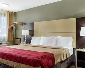 Standard Room, 1 King Bed, Non Smoking | Iron/ironing board, rollaway beds, free WiFi, bed sheets