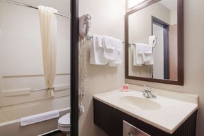 Standard Room, 1 King Bed, Non Smoking - Econo Lodge Grand Forks near University (Grand Forks)