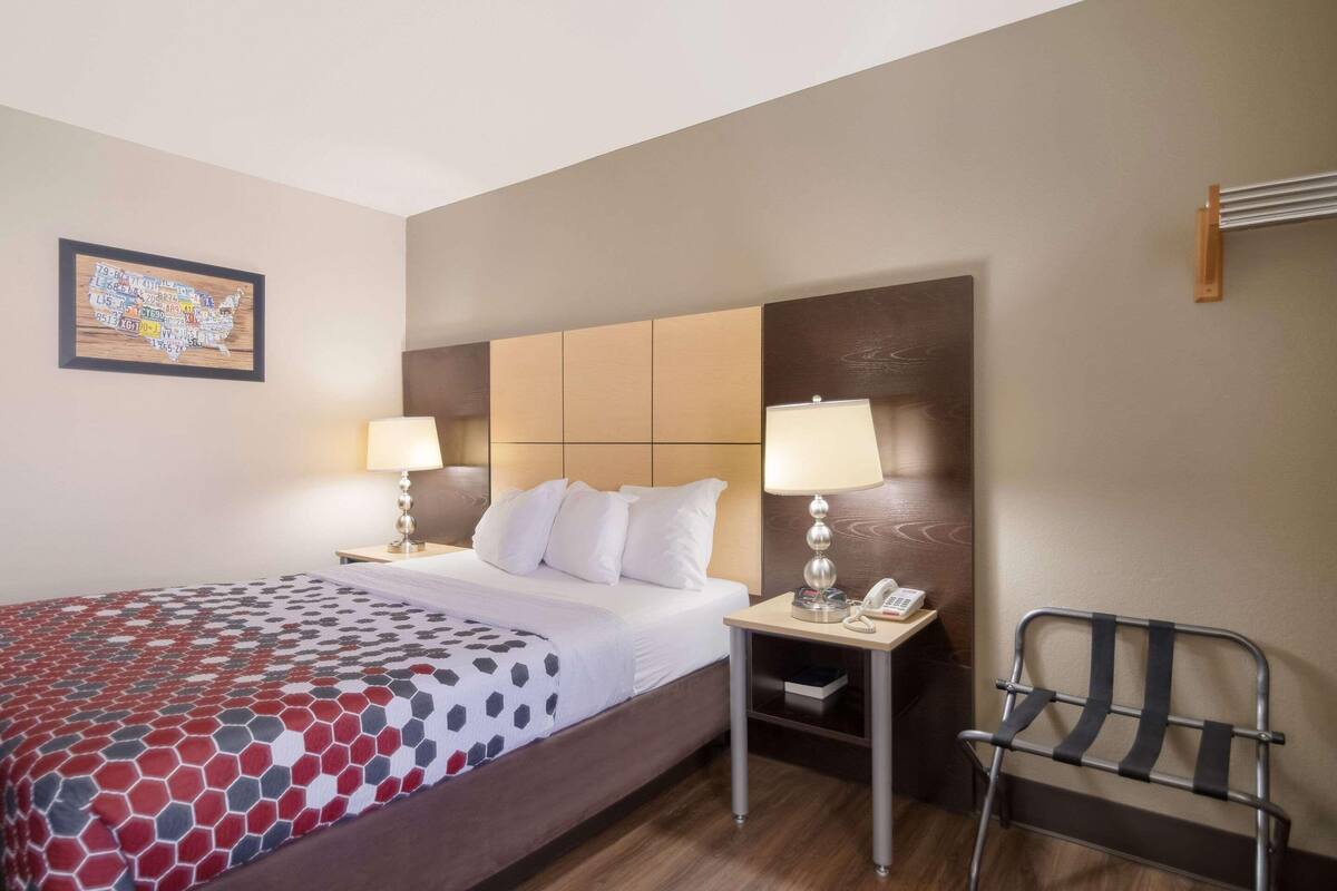Tabla de planchar con plancha, camas extra, wifi gratis y ropa de cama