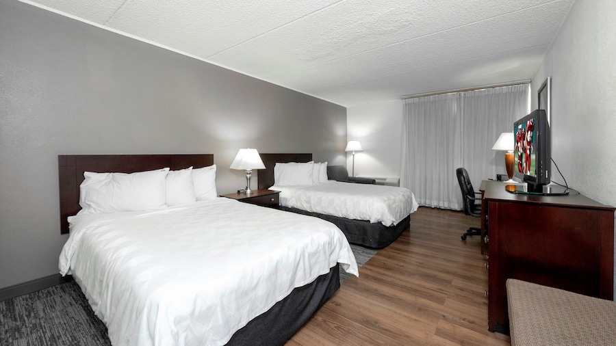 Red Roof PLUS+ Woodbridge - Carteret