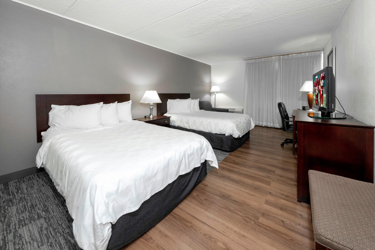 Desk, iron/ironing board, WiFi (free), bed sheets