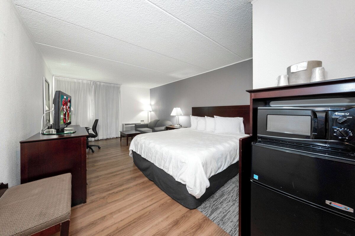 Desk, iron/ironing board, WiFi (free), bed sheets