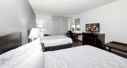 Red Roof Inn PLUS+ Woodbridge - Carteret