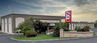 Red Roof Inn PLUS+ Woodbridge - Carteret