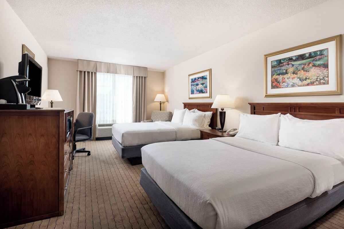 Standard Room, 2 Double Beds | In-room safe, iron/ironing board, WiFi (free)